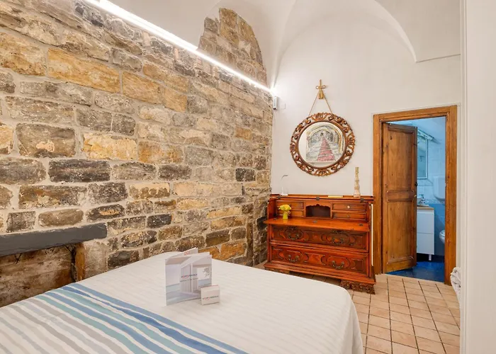 Caratteristico In Centro - Happy