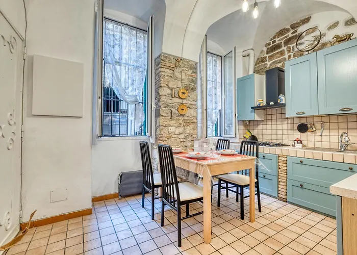 Caratteristico In Centro - Happy