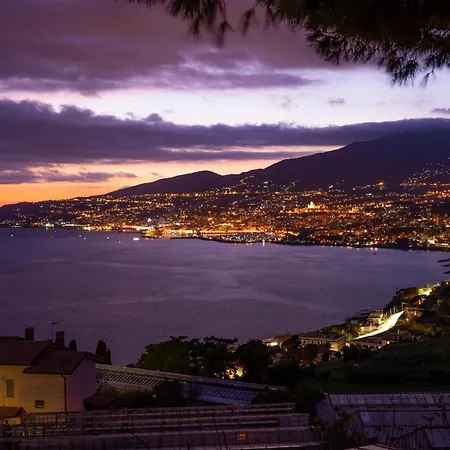 Caratteristico In Centro - Happy *