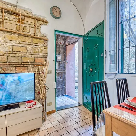 Caratteristico In Centro - Happy *